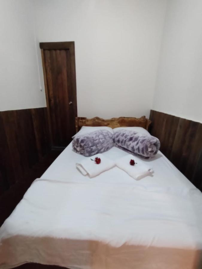 Hostal Casa Madrigal *