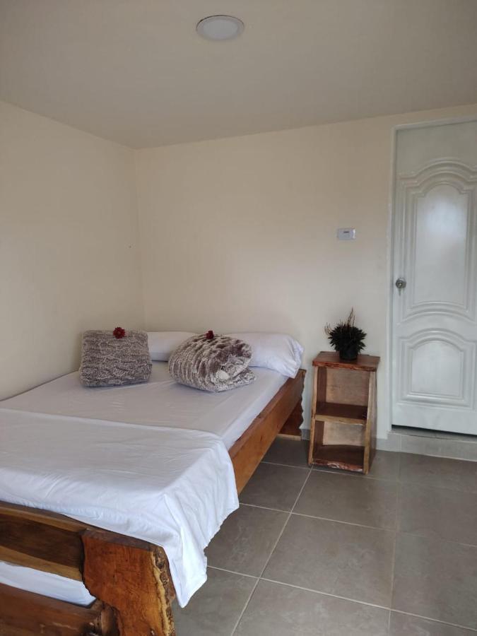 Pensión Hostal Casa Madrigal *